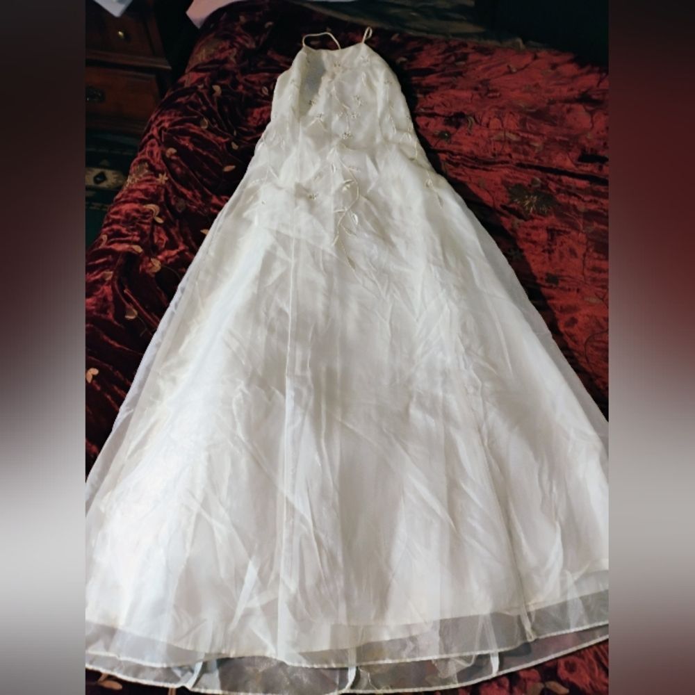 Roberta Bridal White Wedding Dress